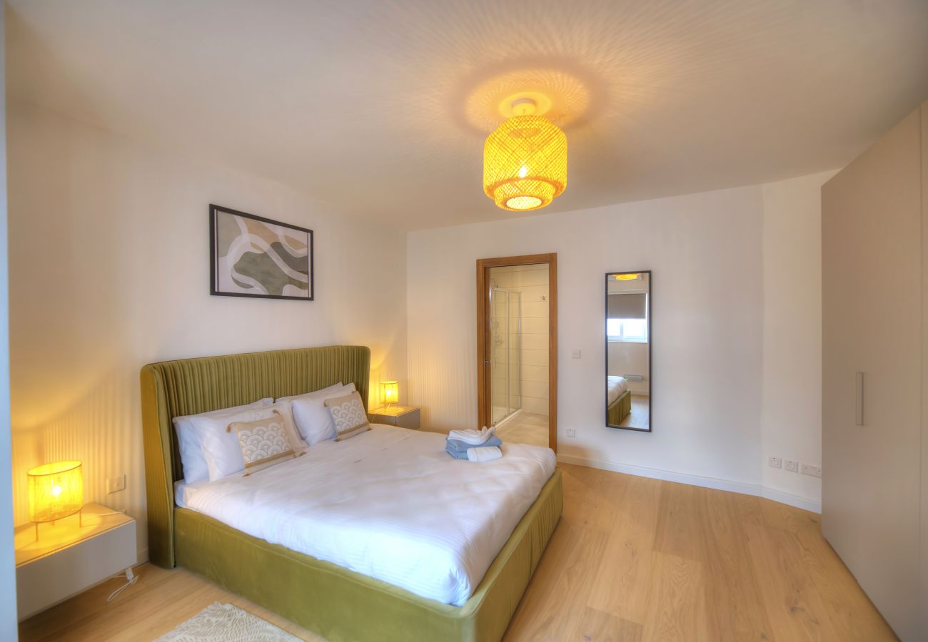 Apartamento en Sliema - Large & beautifully furnished 2 bedrooms ABON1-1