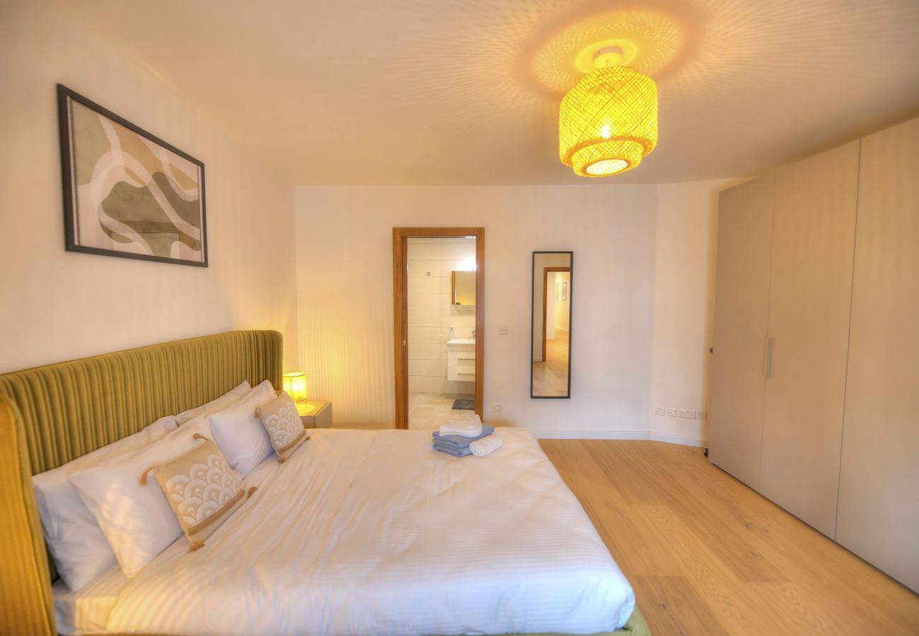 Apartamento en Sliema - Large & beautifully furnished 2 bedrooms ABON1-1