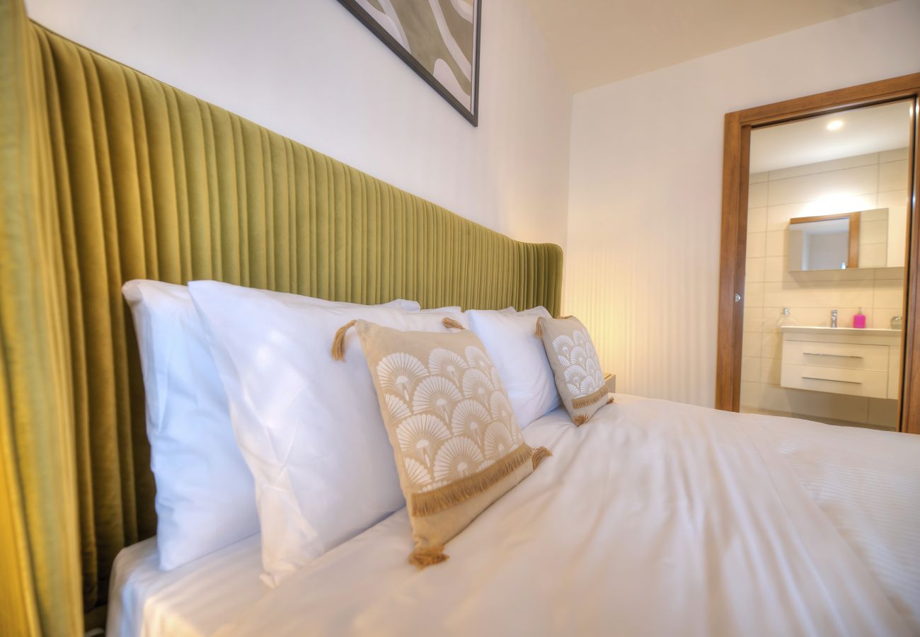 Apartamento en Sliema - Large & beautifully furnished 2 bedrooms ABON1-1