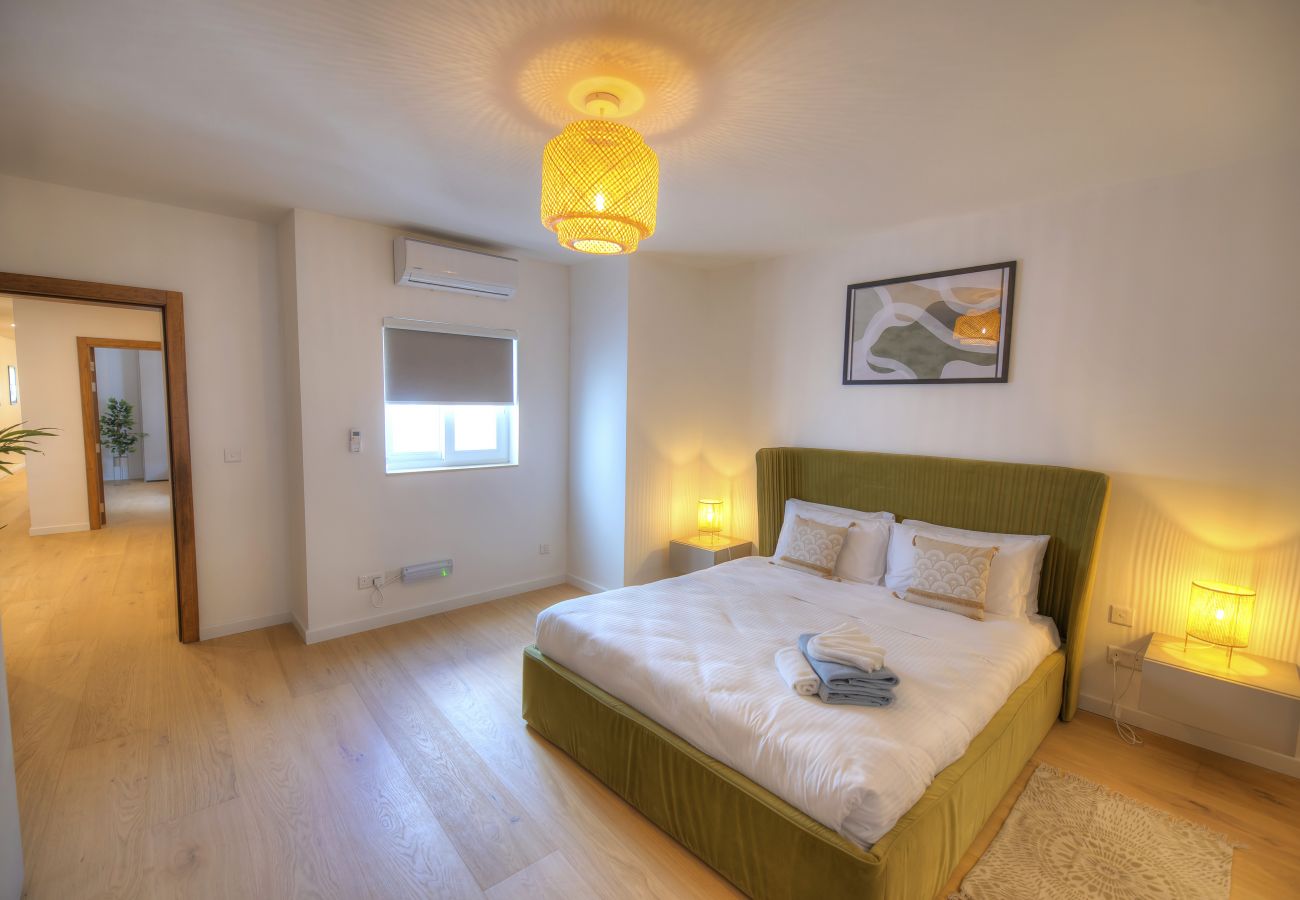 Apartamento en Sliema - Large & beautifully furnished 2 bedrooms ABON1-1