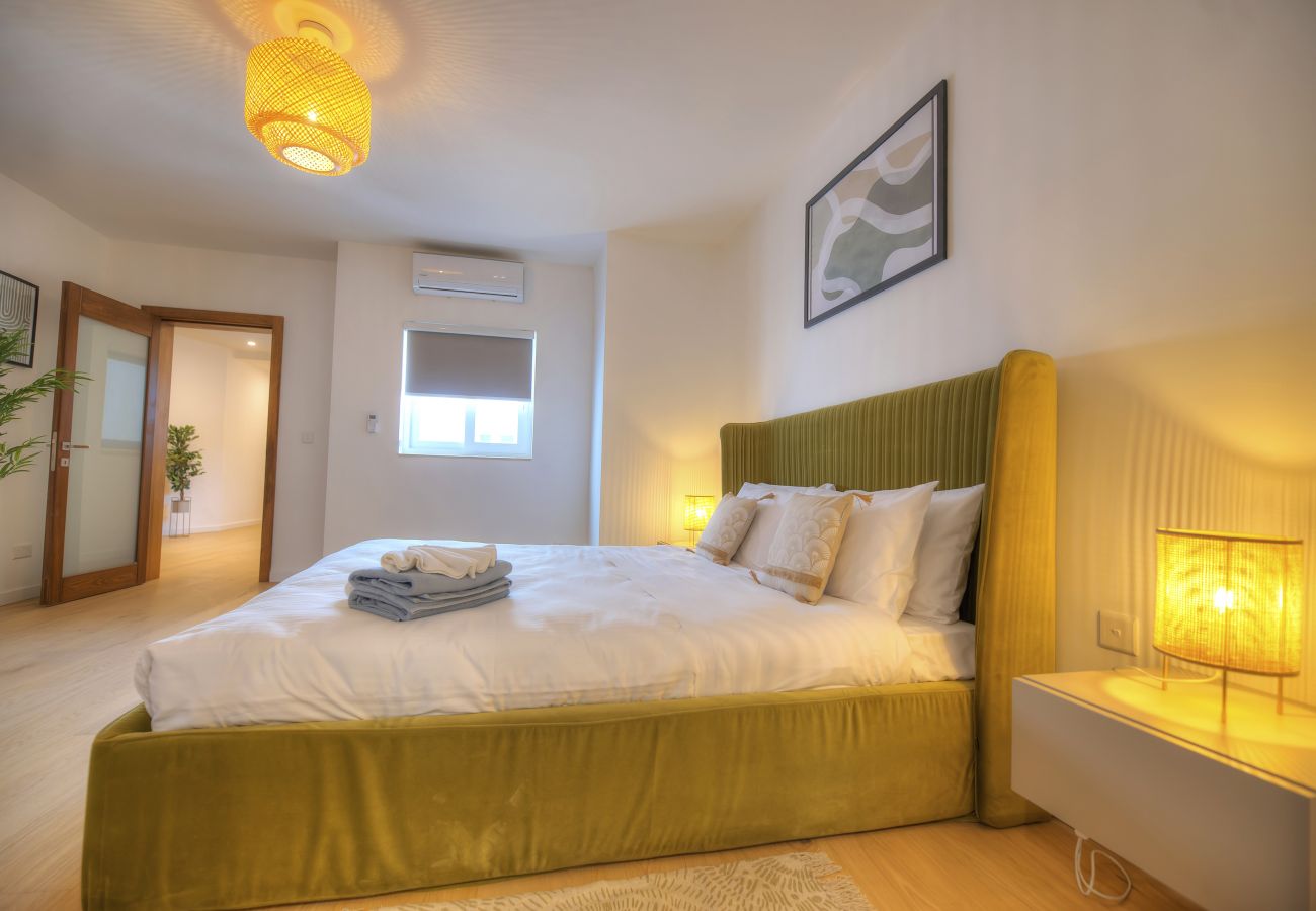 Apartamento en Sliema - Large & beautifully furnished 2 bedrooms ABON1-1