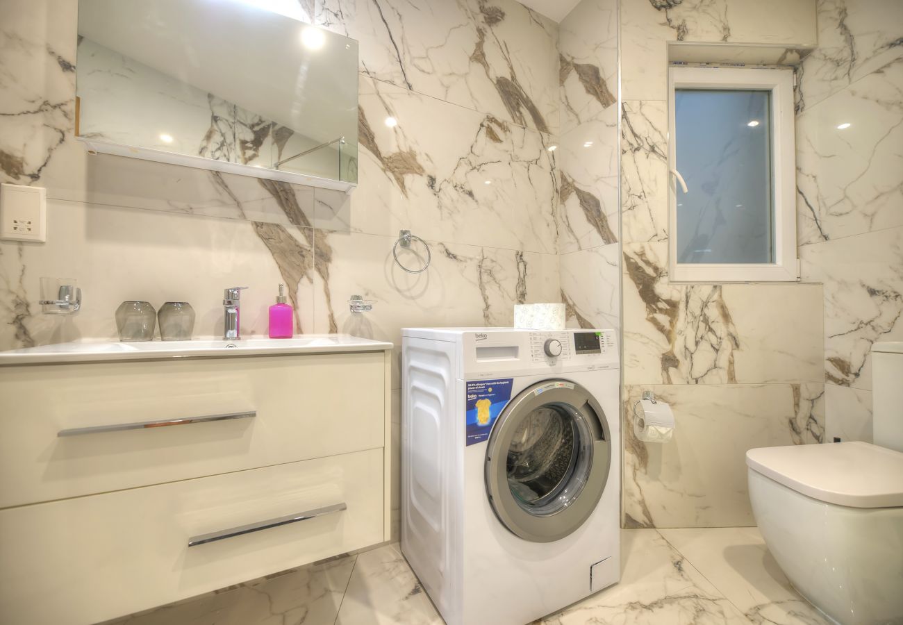 Apartamento en Sliema - Large & beautifully furnished 2 bedrooms ABON1-1