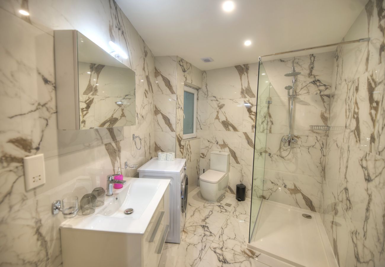 Apartamento en Sliema - Large & beautifully furnished 2 bedrooms ABON1-1