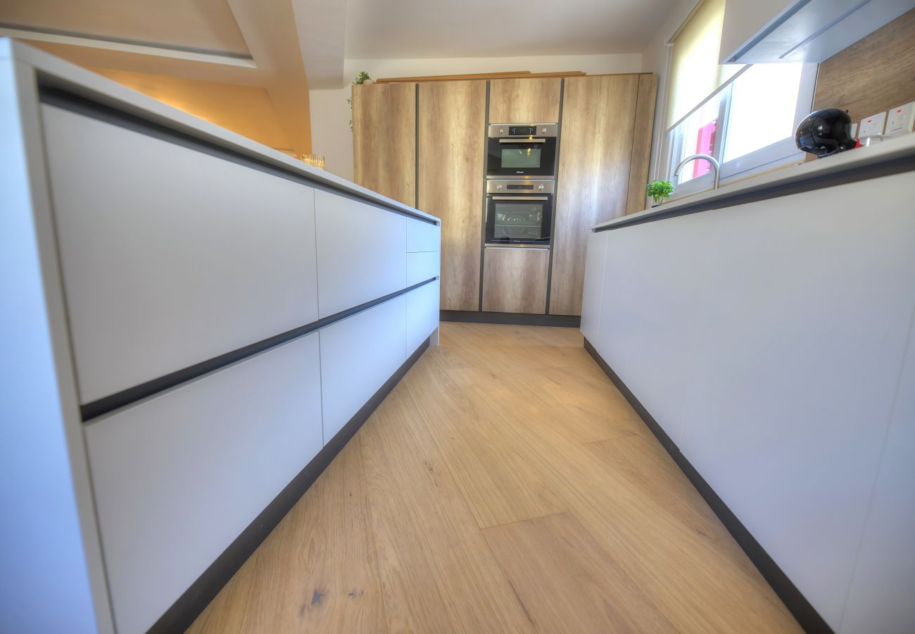 Apartamento en Sliema - Large & beautifully furnished 2 bedrooms ABON1-1
