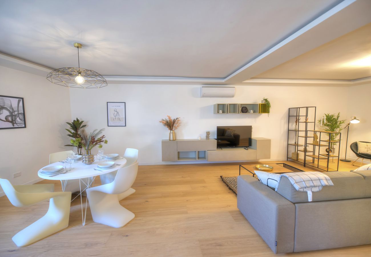 Apartamento en Sliema - Large & beautifully furnished 2 bedrooms ABON1-1