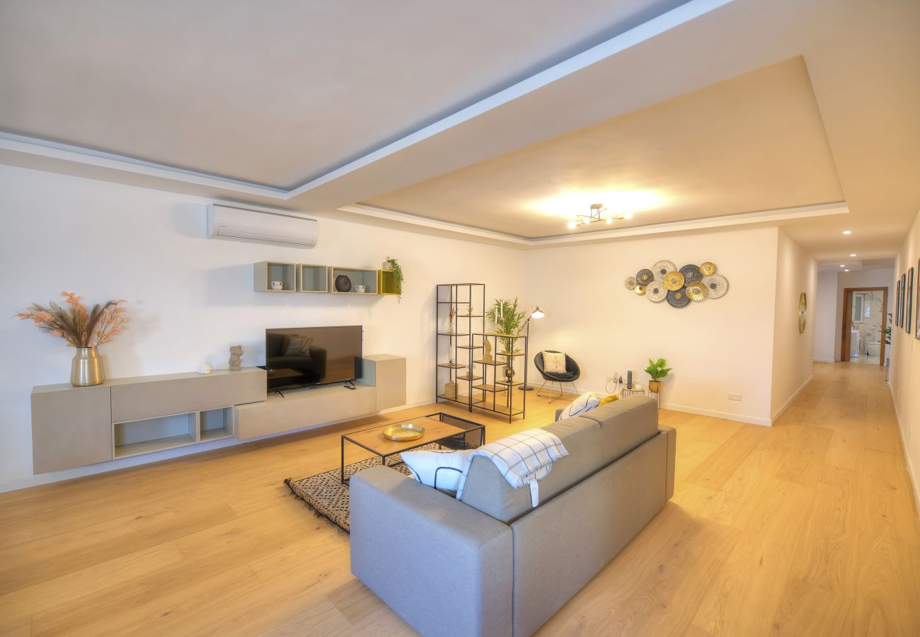 Apartamento en Sliema - Large & beautifully furnished 2 bedrooms ABON1-1