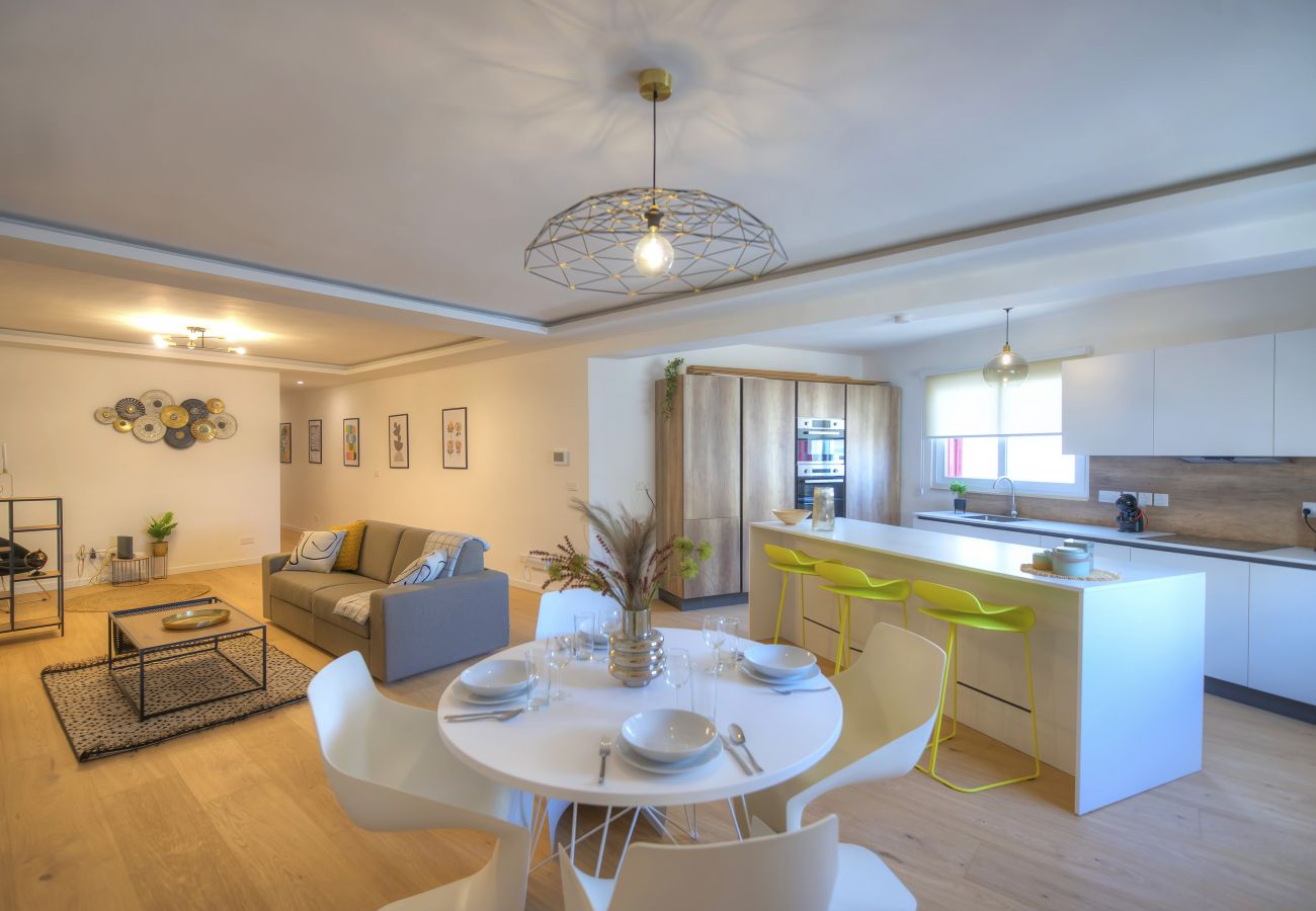 Apartamento en Sliema - Large & beautifully furnished 2 bedrooms ABON1-1