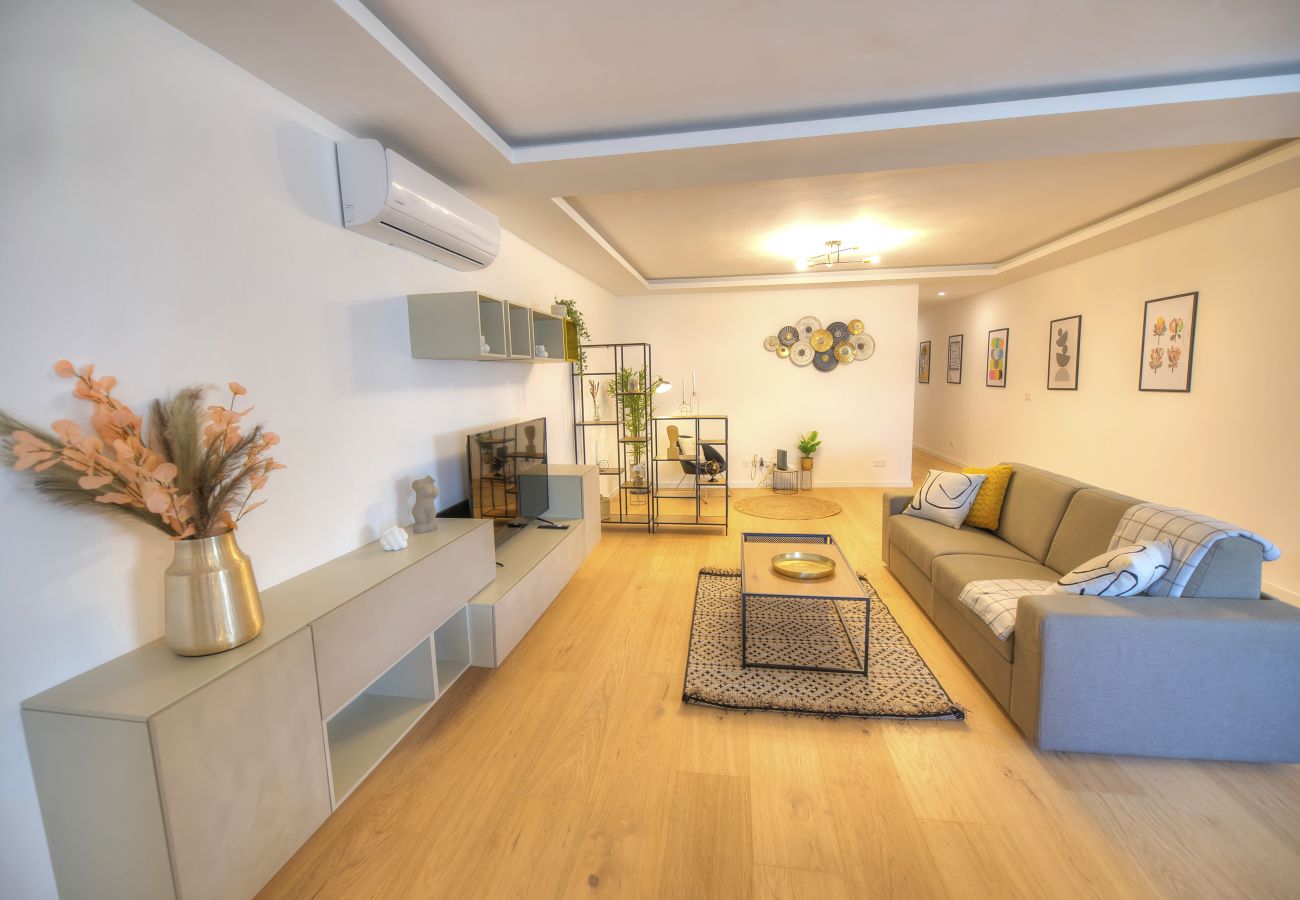 Apartamento en Sliema - Large & beautifully furnished 2 bedrooms ABON1-1