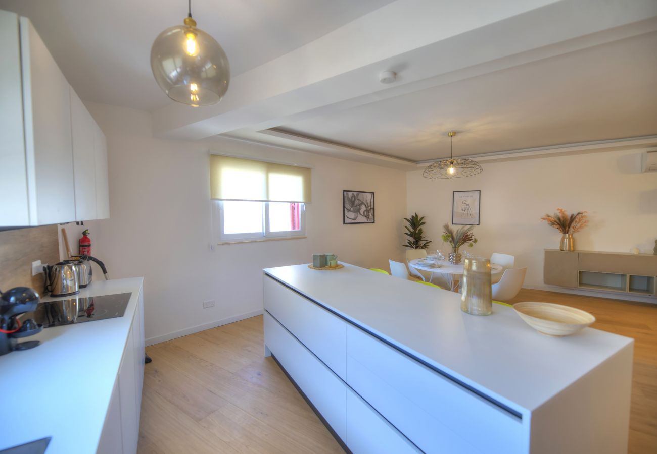 Apartamento en Sliema - Large & beautifully furnished 2 bedrooms ABON1-1