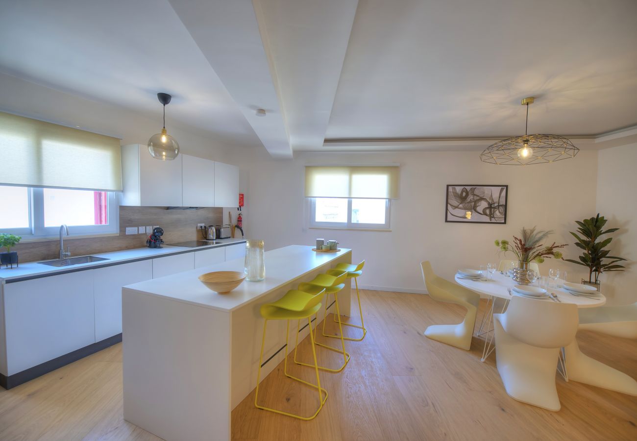 Apartamento en Sliema - Large & beautifully furnished 2 bedrooms ABON1-1