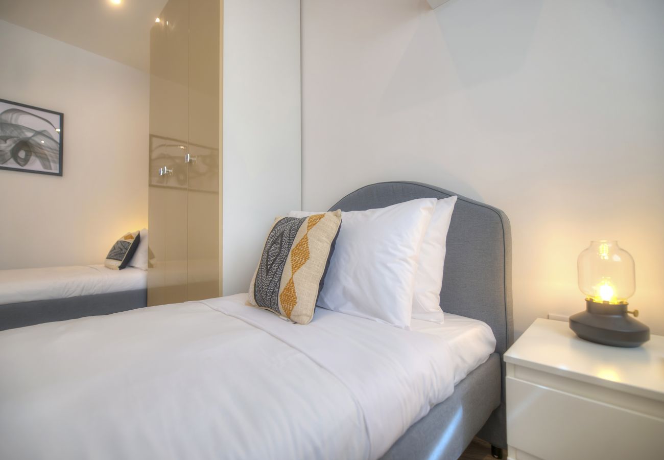 Apartamento en Sliema - Spacious 4 bedrooms with sea view balcony GOSLM-3