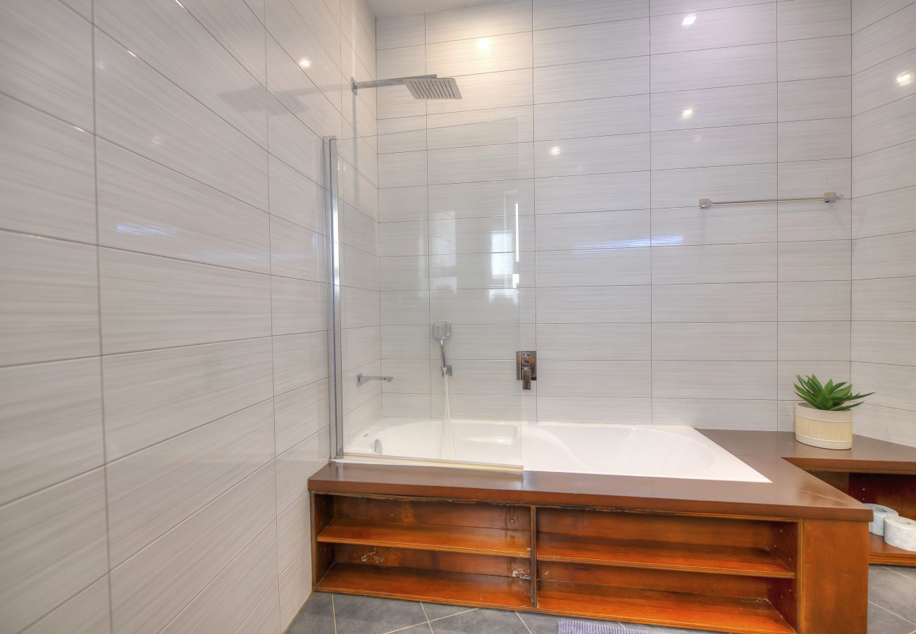 Apartamento en Sliema - Spacious 4 bedrooms with sea view balcony GOSLM-3