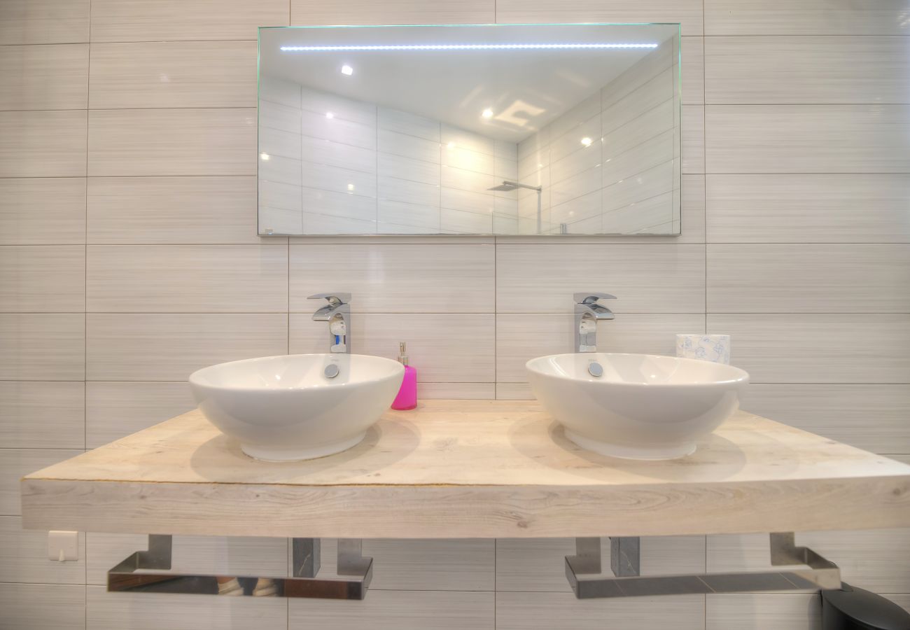 Apartamento en Sliema - Spacious 4 bedrooms with sea view balcony GOSLM-3
