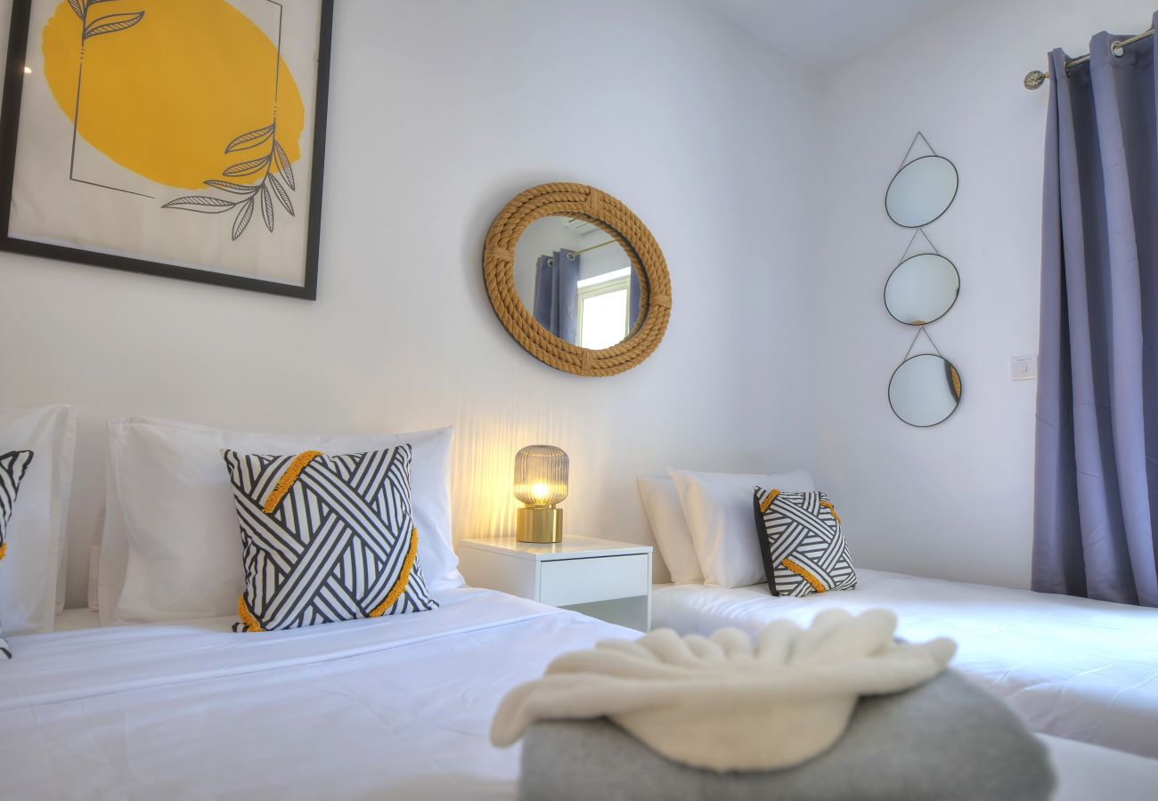 Apartamento en Sliema - Spacious 4 bedrooms with sea view balcony GOSLM-3