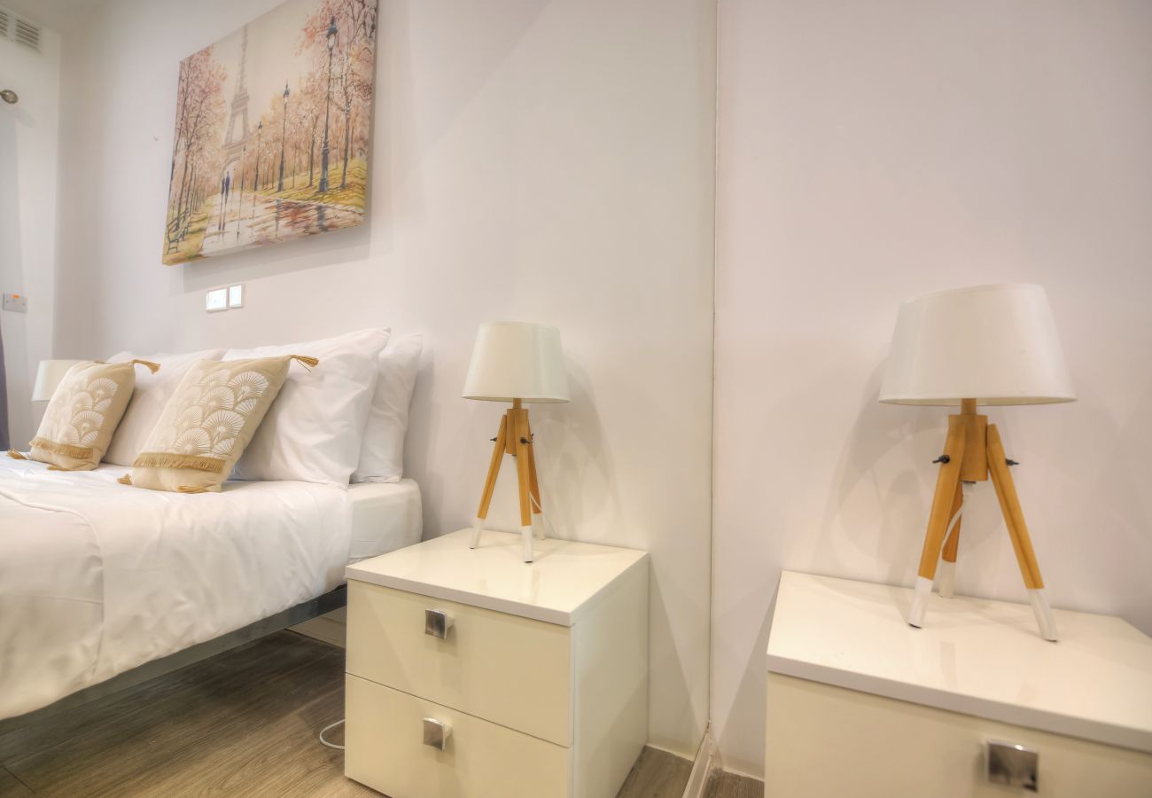 Apartamento en Sliema - Spacious 4 bedrooms with sea view balcony GOSLM-3