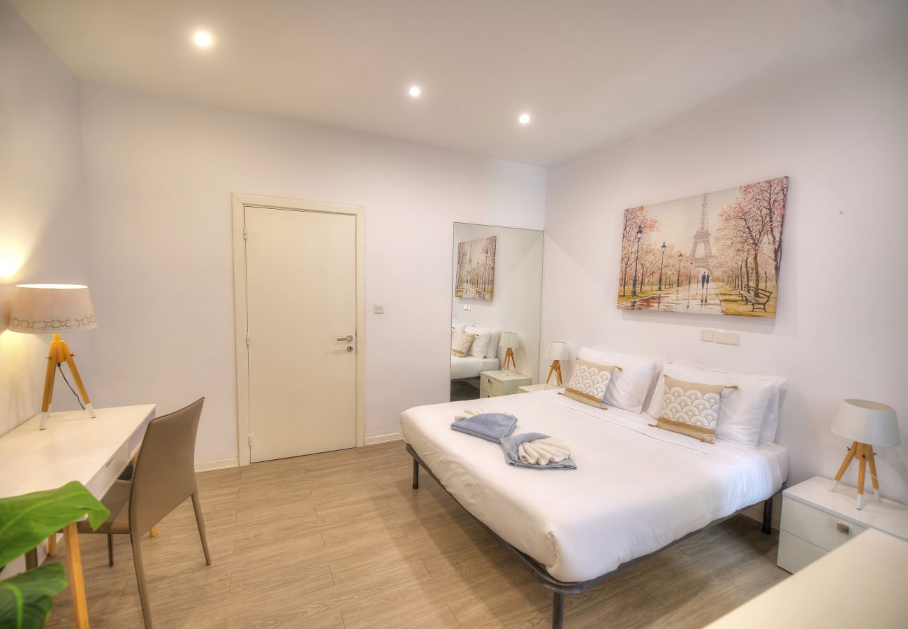 Apartamento en Sliema - Spacious 4 bedrooms with sea view balcony GOSLM-3