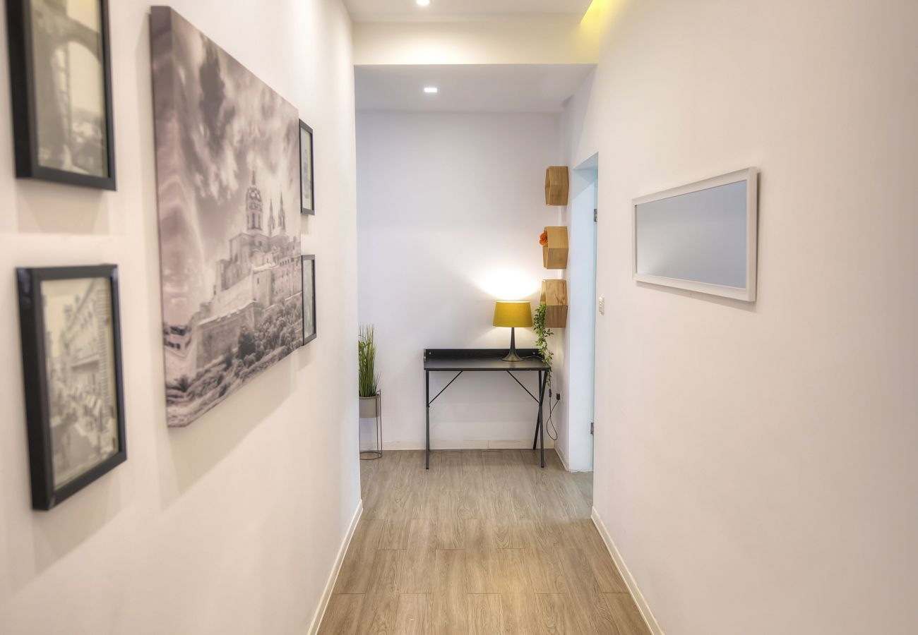 Apartamento en Sliema - Spacious 4 bedrooms with sea view balcony GOSLM-3