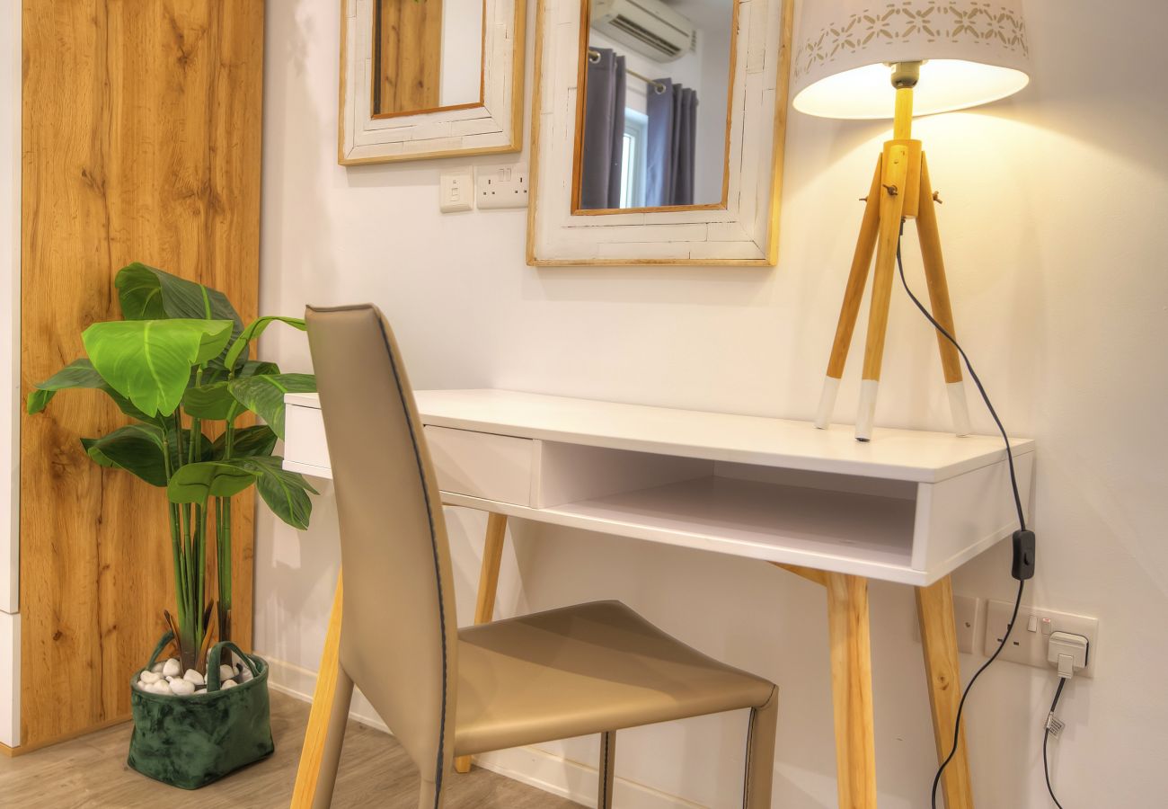 Apartamento en Sliema - Spacious 4 bedrooms with sea view balcony GOSLM-3