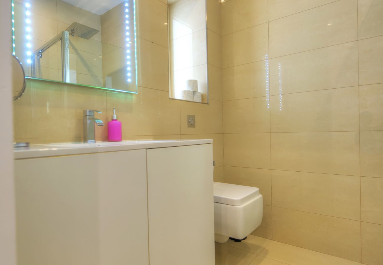 Apartamento en Sliema - Spacious 4 bedrooms with sea view balcony GOSLM-3