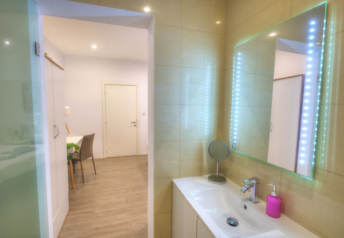 Apartamento en Sliema - Spacious 4 bedrooms with sea view balcony GOSLM-3