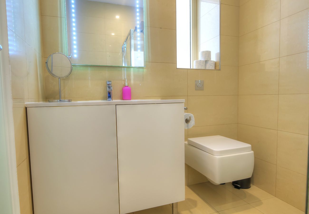 Apartamento en Sliema - Spacious 4 bedrooms with sea view balcony GOSLM-3
