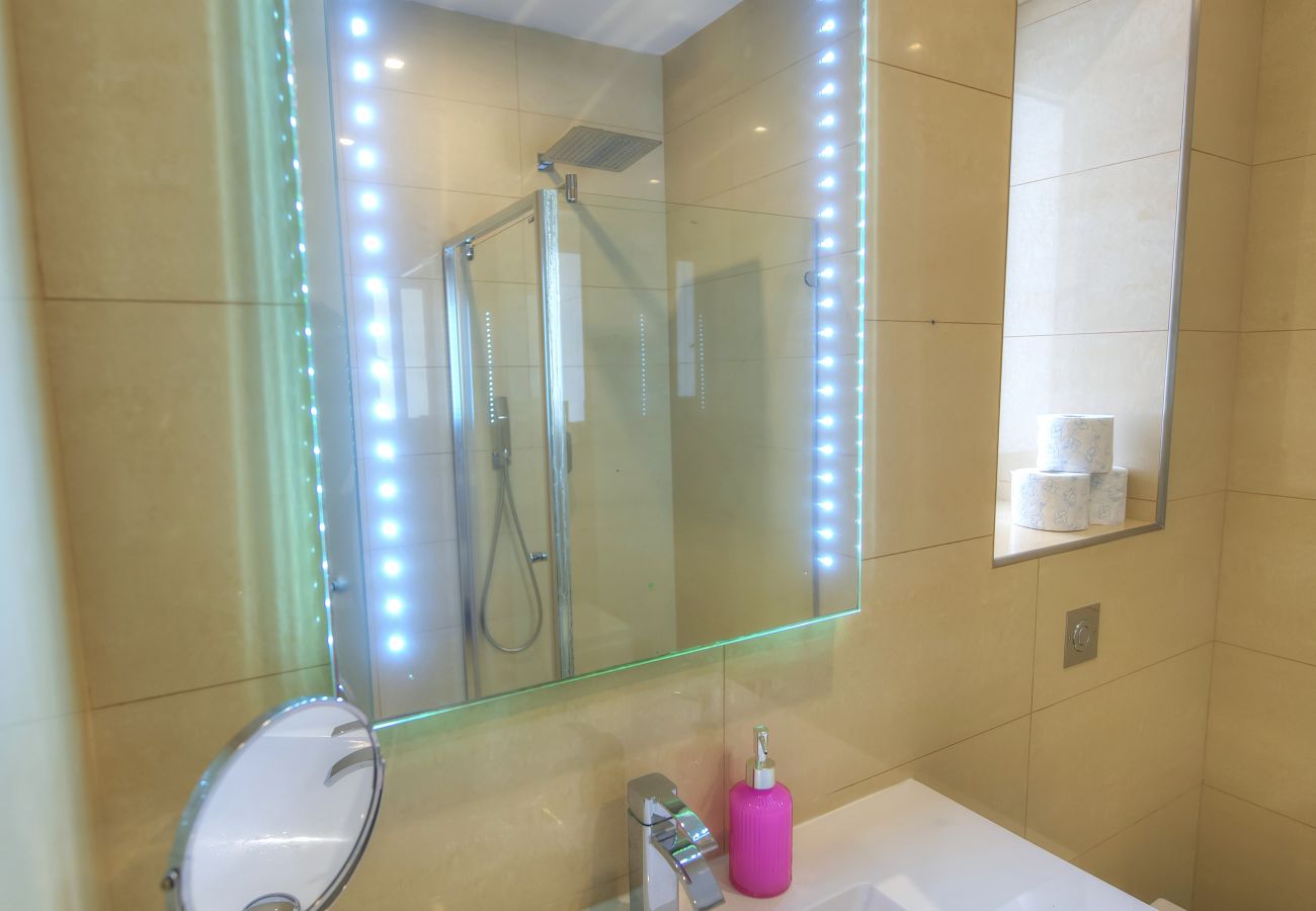 Apartamento en Sliema - Spacious 4 bedrooms with sea view balcony GOSLM-3