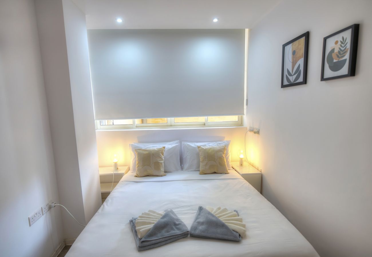 Apartamento en Sliema - Spacious 4 bedrooms with sea view balcony GOSLM-3
