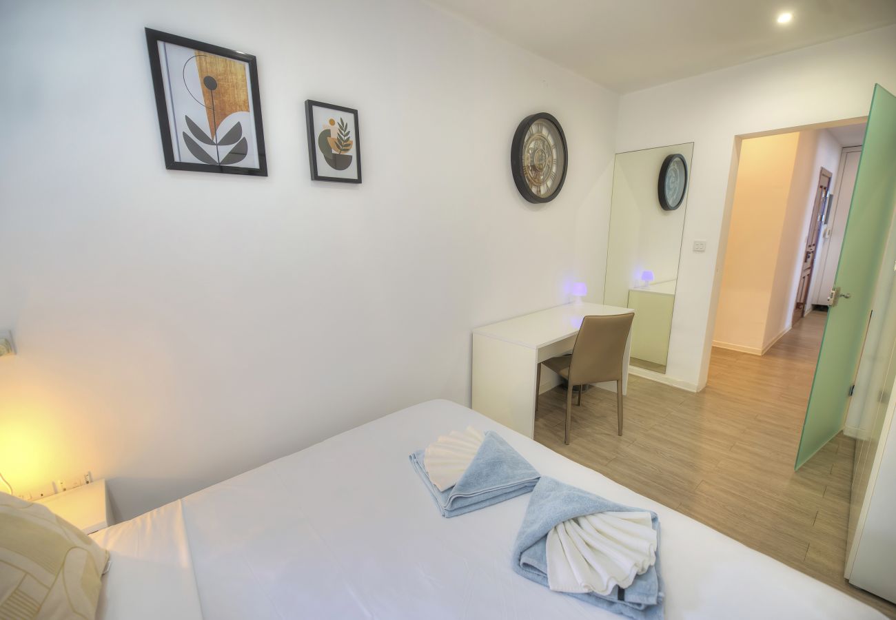 Apartamento en Sliema - Spacious 4 bedrooms with sea view balcony GOSLM-3