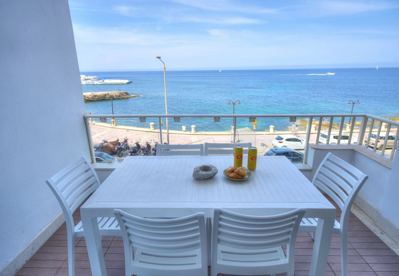 Apartamento en Sliema - Spacious 4 bedrooms with sea view balcony GOSLM-3