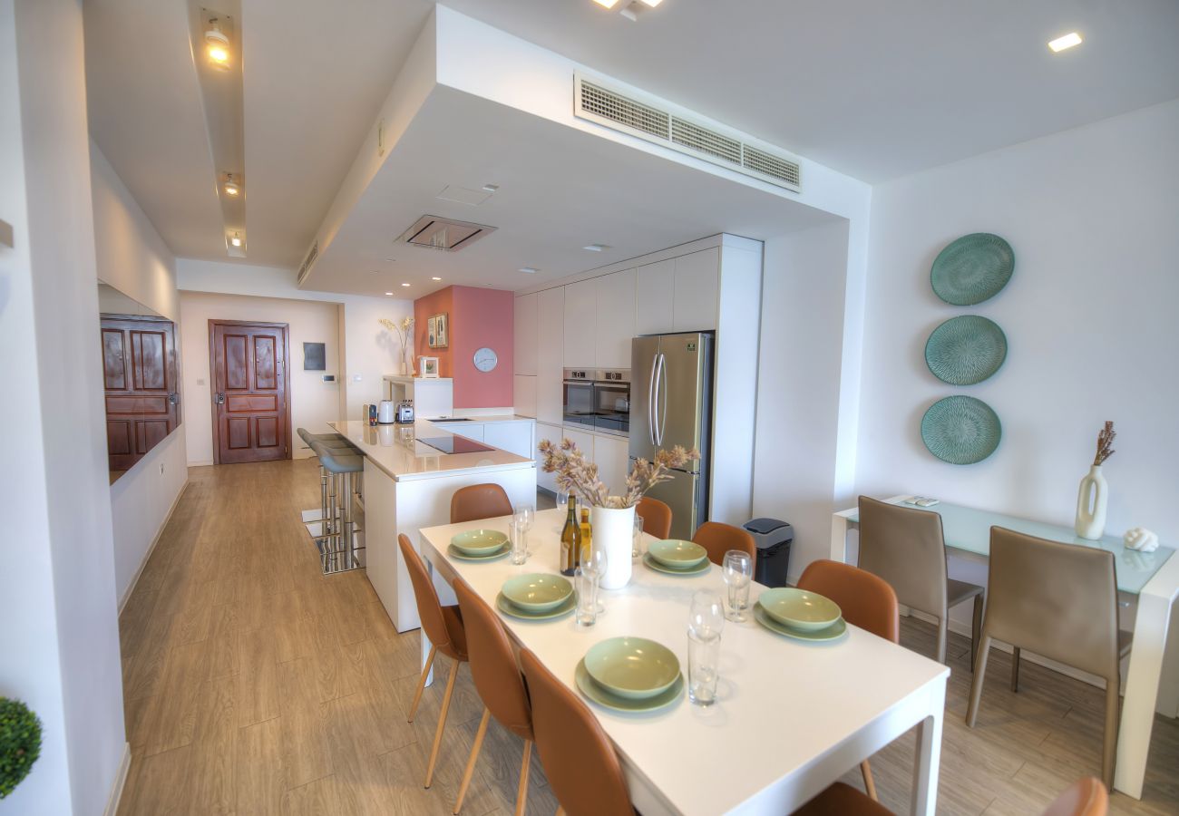 Apartamento en Sliema - Spacious 4 bedrooms with sea view balcony GOSLM-3