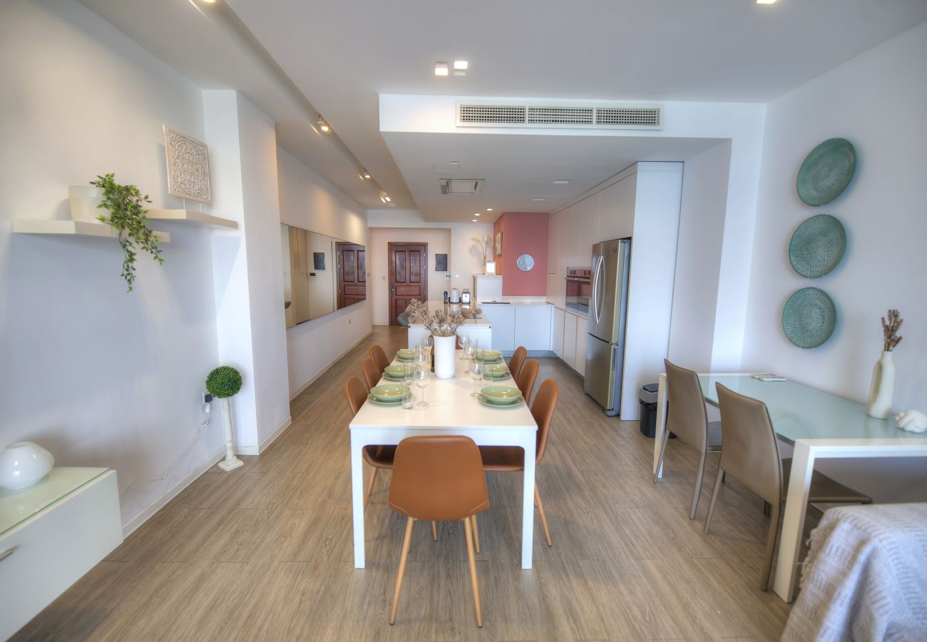 Apartamento en Sliema - Spacious 4 bedrooms with sea view balcony GOSLM-3