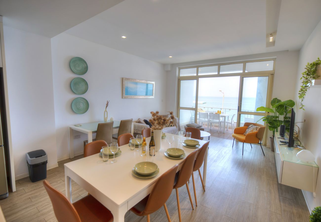Apartamento en Sliema - Spacious 4 bedrooms with sea view balcony GOSLM-3