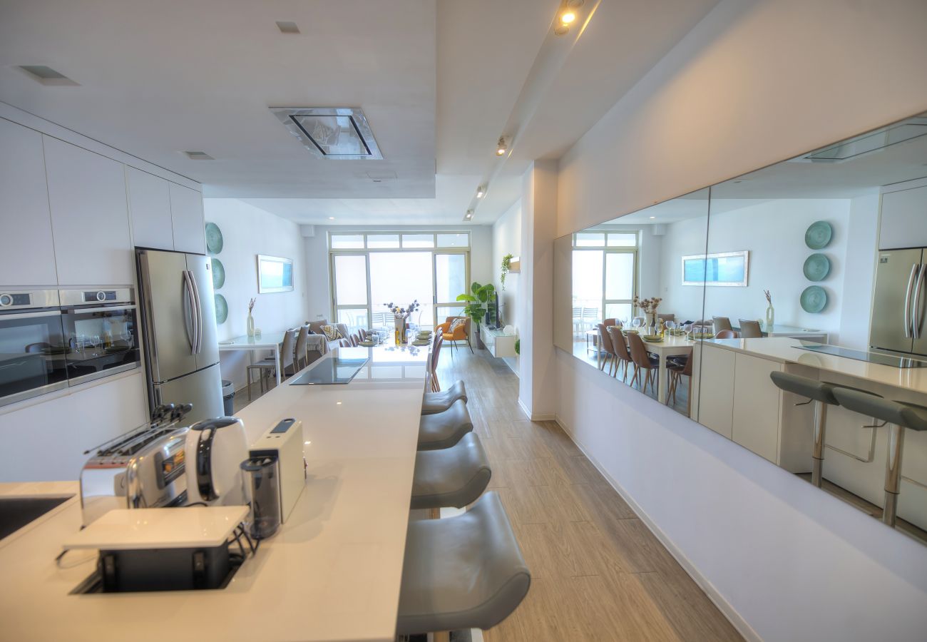 Apartamento en Sliema - Spacious 4 bedrooms with sea view balcony GOSLM-3