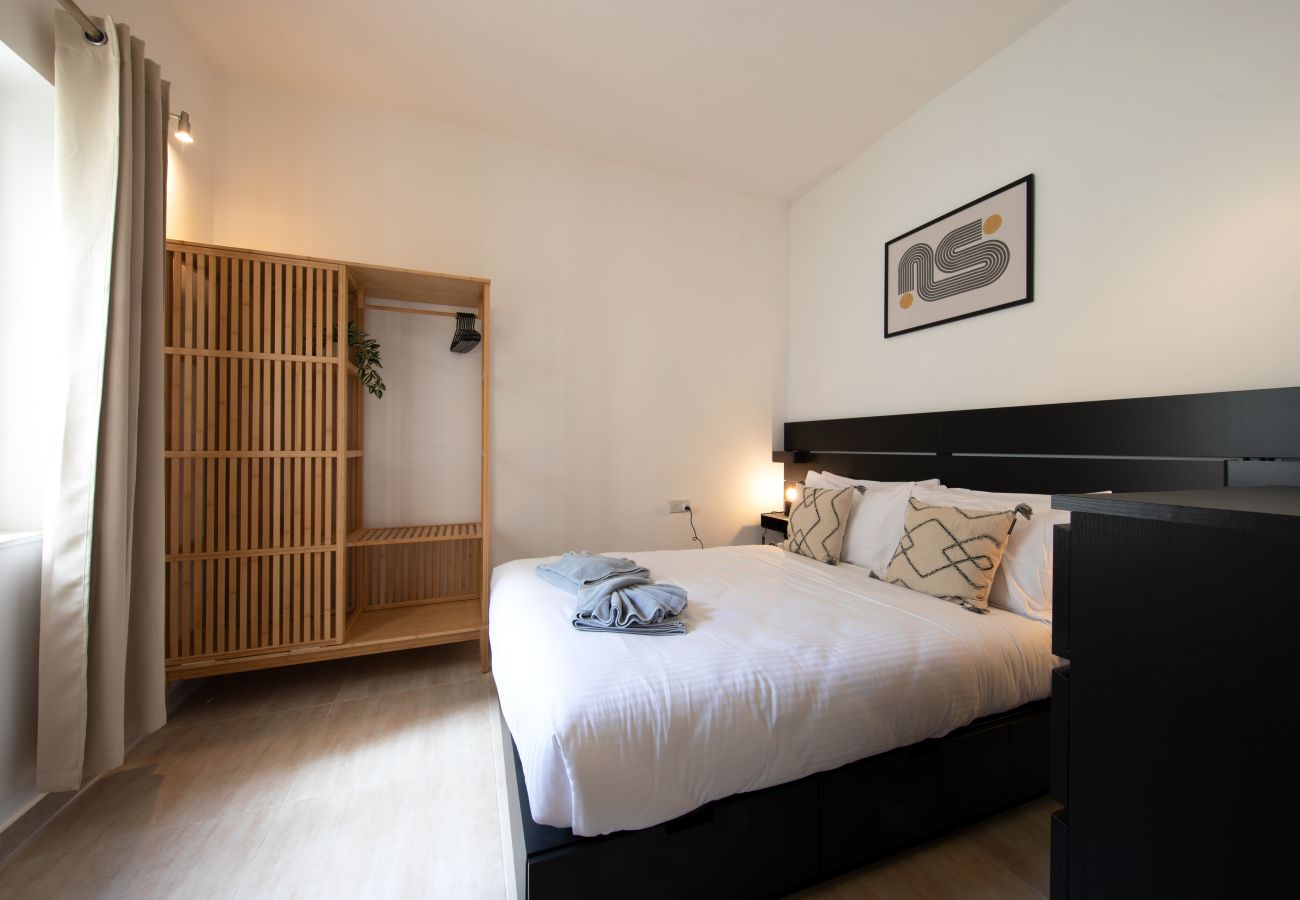 Apartamento en St Julian's - Traditional 2 bedroom house with yard SSCH1