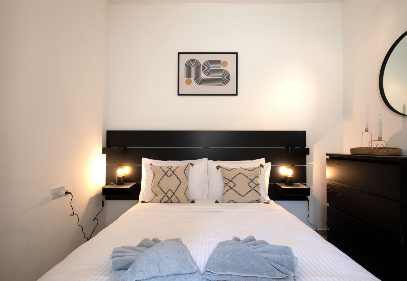 Apartamento en St Julian's - Traditional 2 bedroom house with yard SSCH1