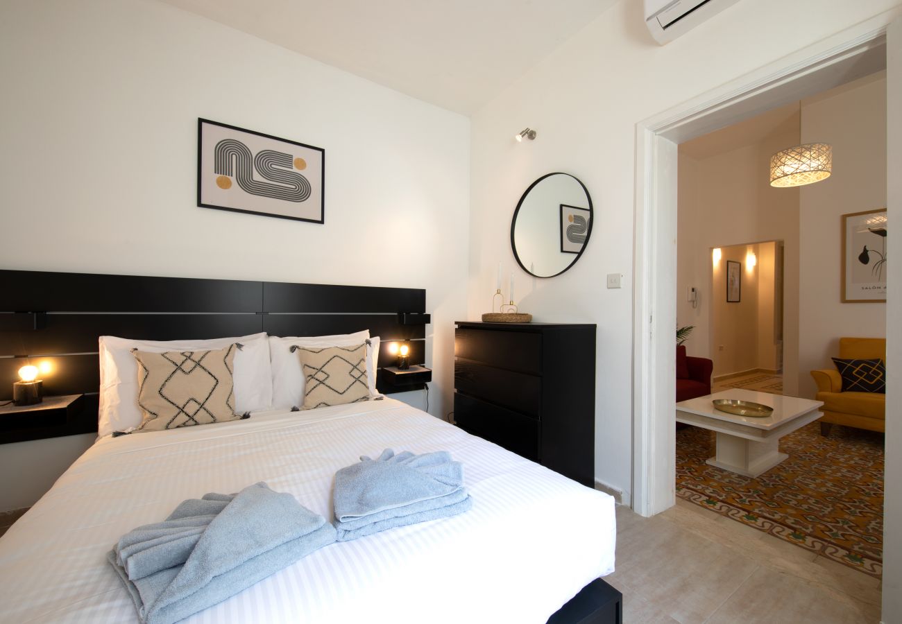 Apartamento en St Julian's - Traditional 2 bedroom house with yard SSCH1
