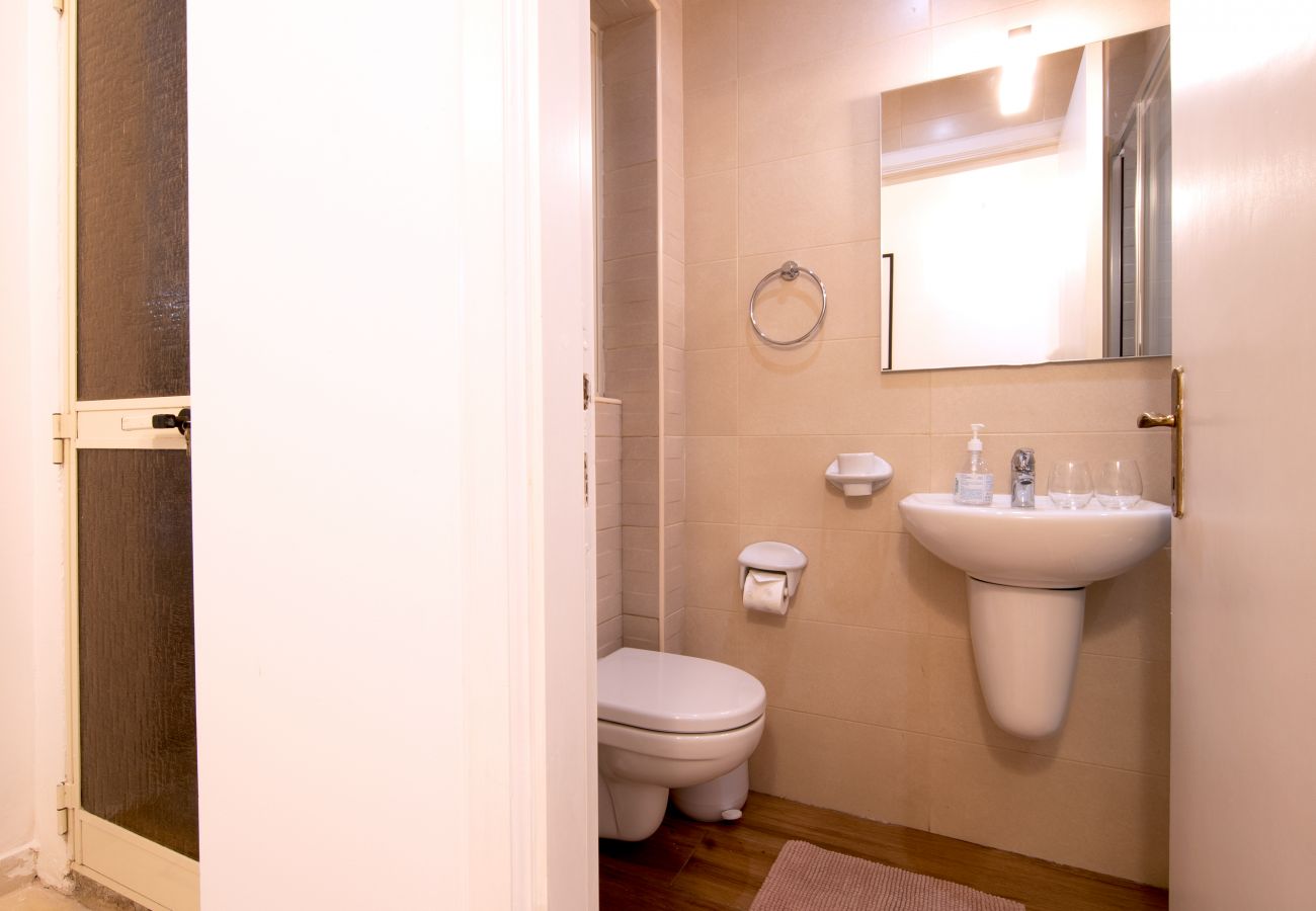 Apartamento en St Julian's - Traditional 2 bedroom house with yard SSCH1