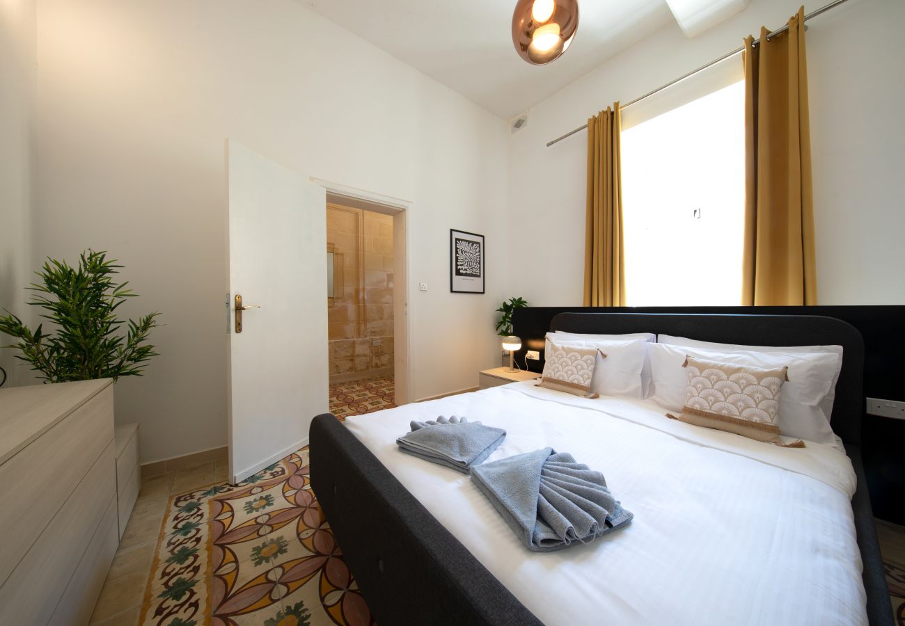 Apartamento en St Julian's - Traditional 2 bedroom house with yard SSCH1