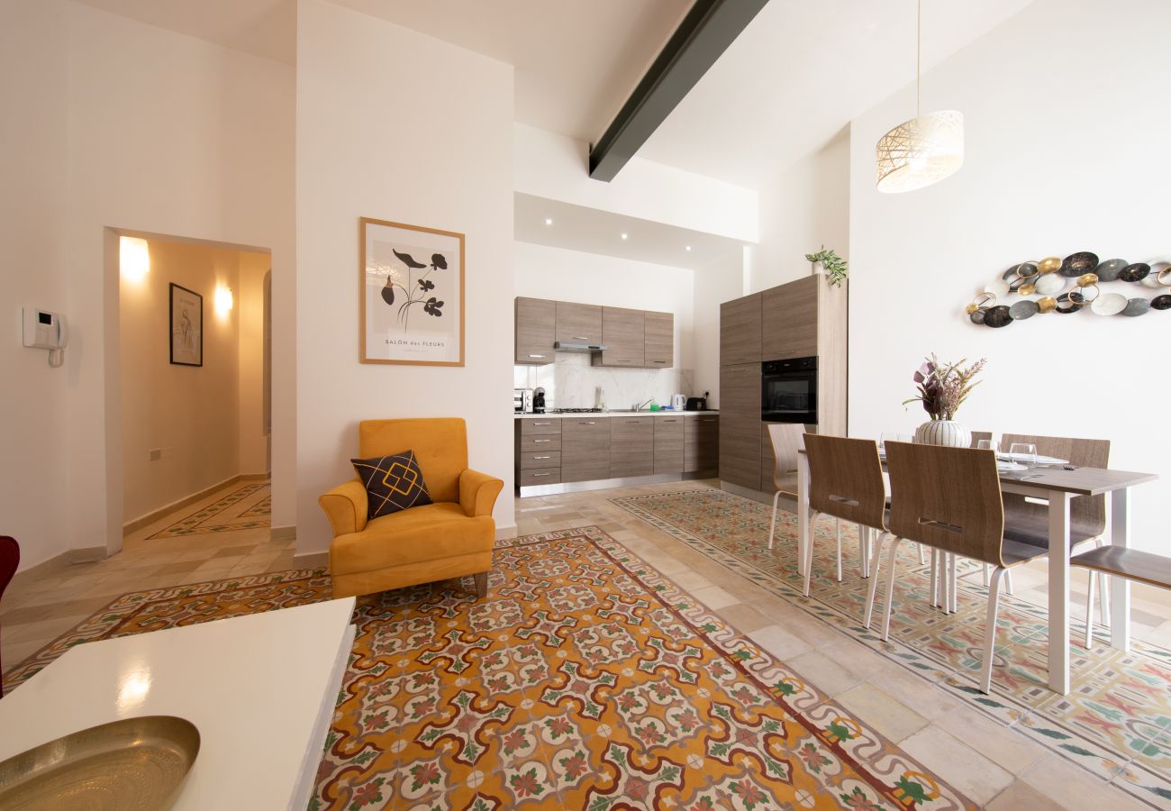 Apartamento en St Julian's - Traditional 2 bedroom house with yard SSCH1