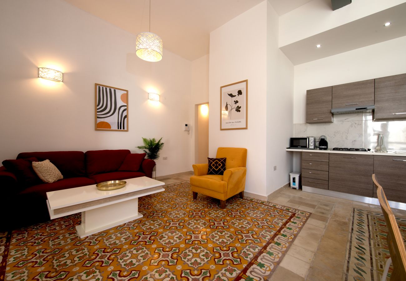 Apartamento en St Julian's - Traditional 2 bedroom house with yard SSCH1