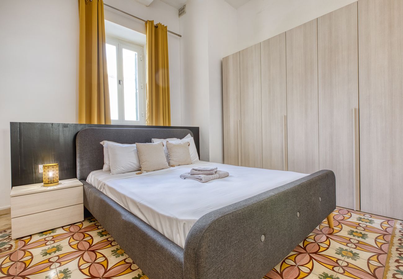 Apartamento en St Julian's - Traditional 2 bedroom house with yard SSCH1