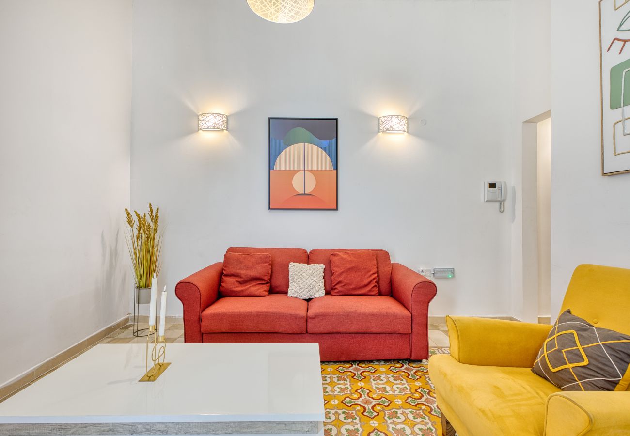 Apartamento en St Julian's - Traditional 2 bedroom house with yard SSCH1