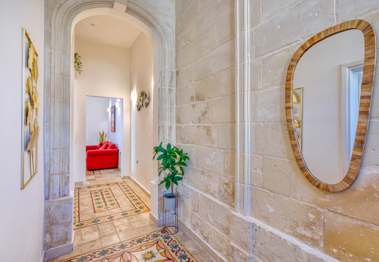 Apartamento en St Julian's - Traditional 2 bedroom house with yard SSCH1