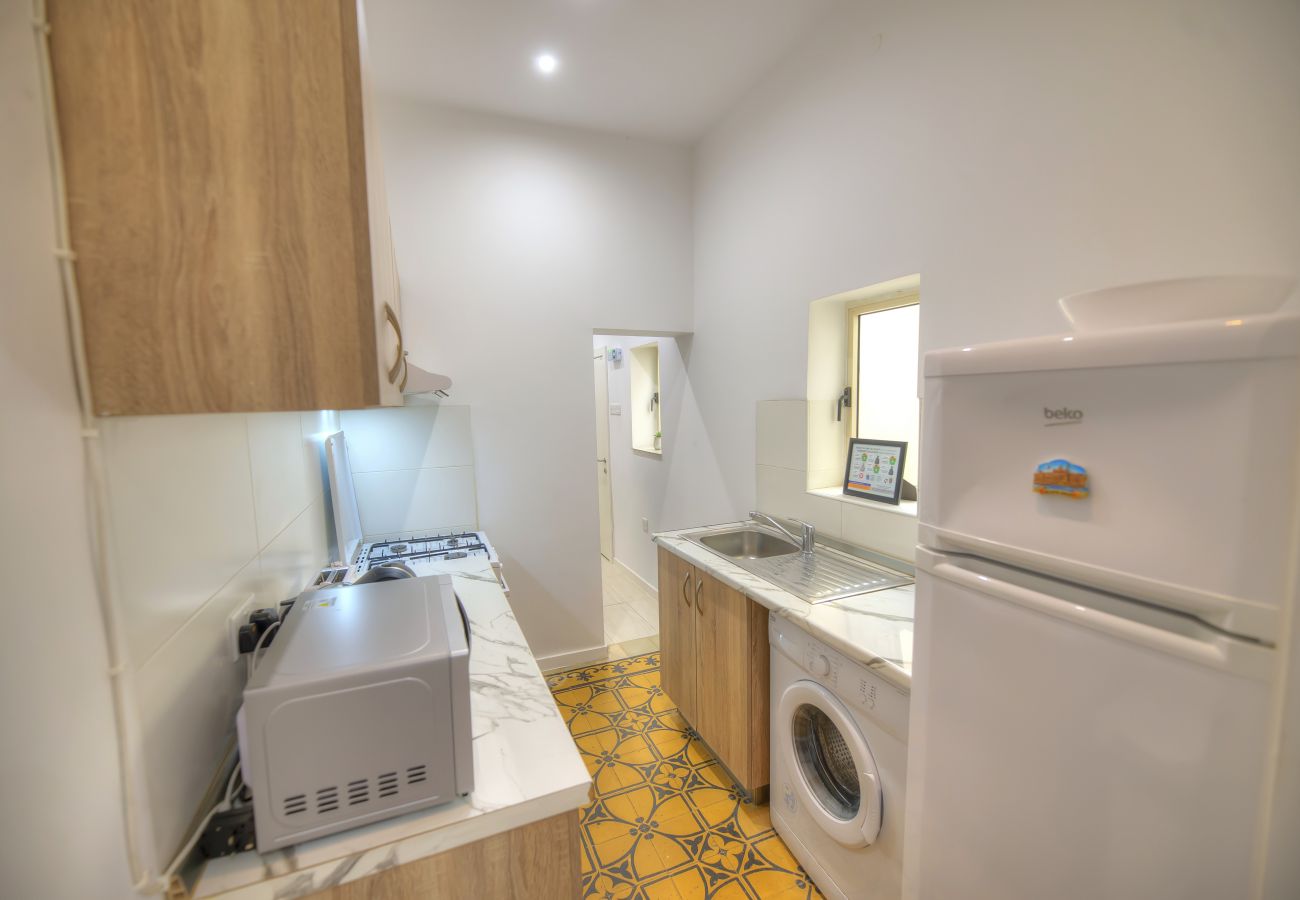 Casa adosada en Gzira - Charming 2 bedroom townhouse, internal yard JDES1-1