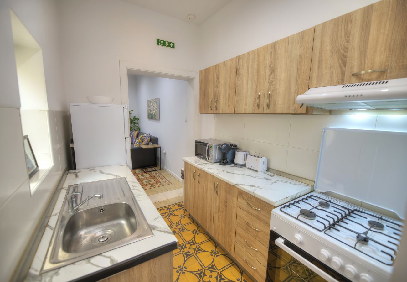 Casa adosada en Gzira - Charming 2 bedroom townhouse, internal yard JDES1-1