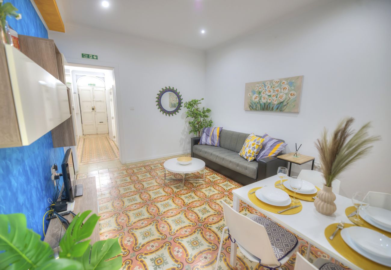 Casa adosada en Gzira - Charming 2 bedroom townhouse, internal yard JDES1-1