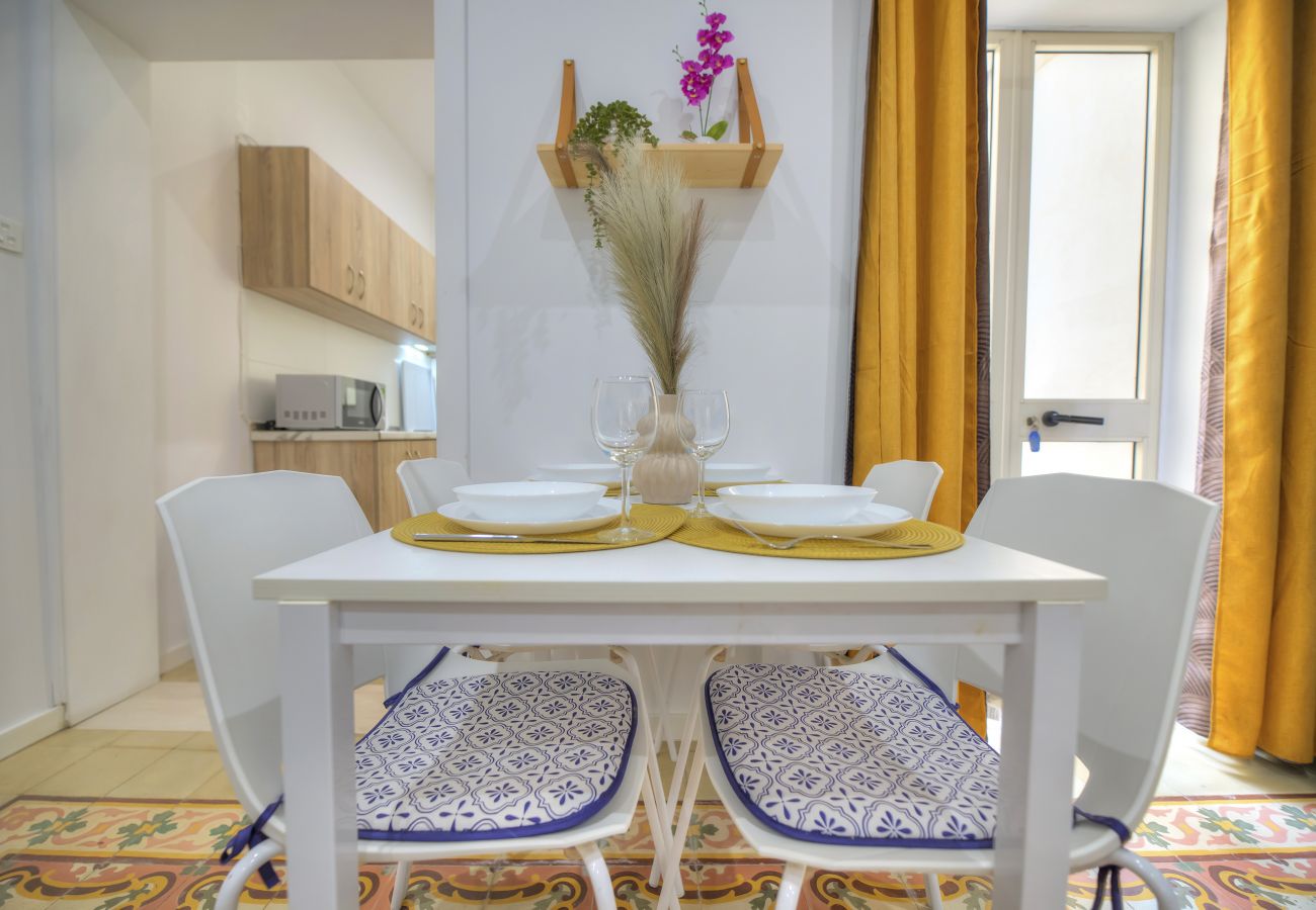 Casa adosada en Gzira - Charming 2 bedroom townhouse, internal yard JDES1-1