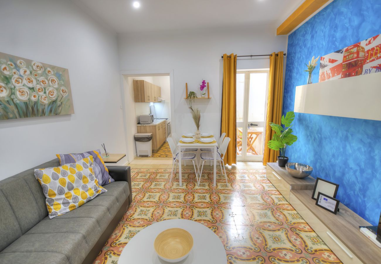 Casa adosada en Gzira - Charming 2 bedroom townhouse, internal yard JDES1-1