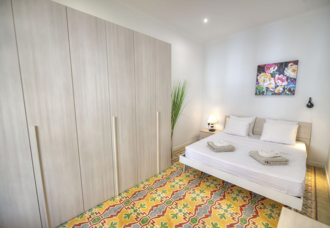 Casa adosada en Gzira - Charming 2 bedroom townhouse, internal yard JDES1-1