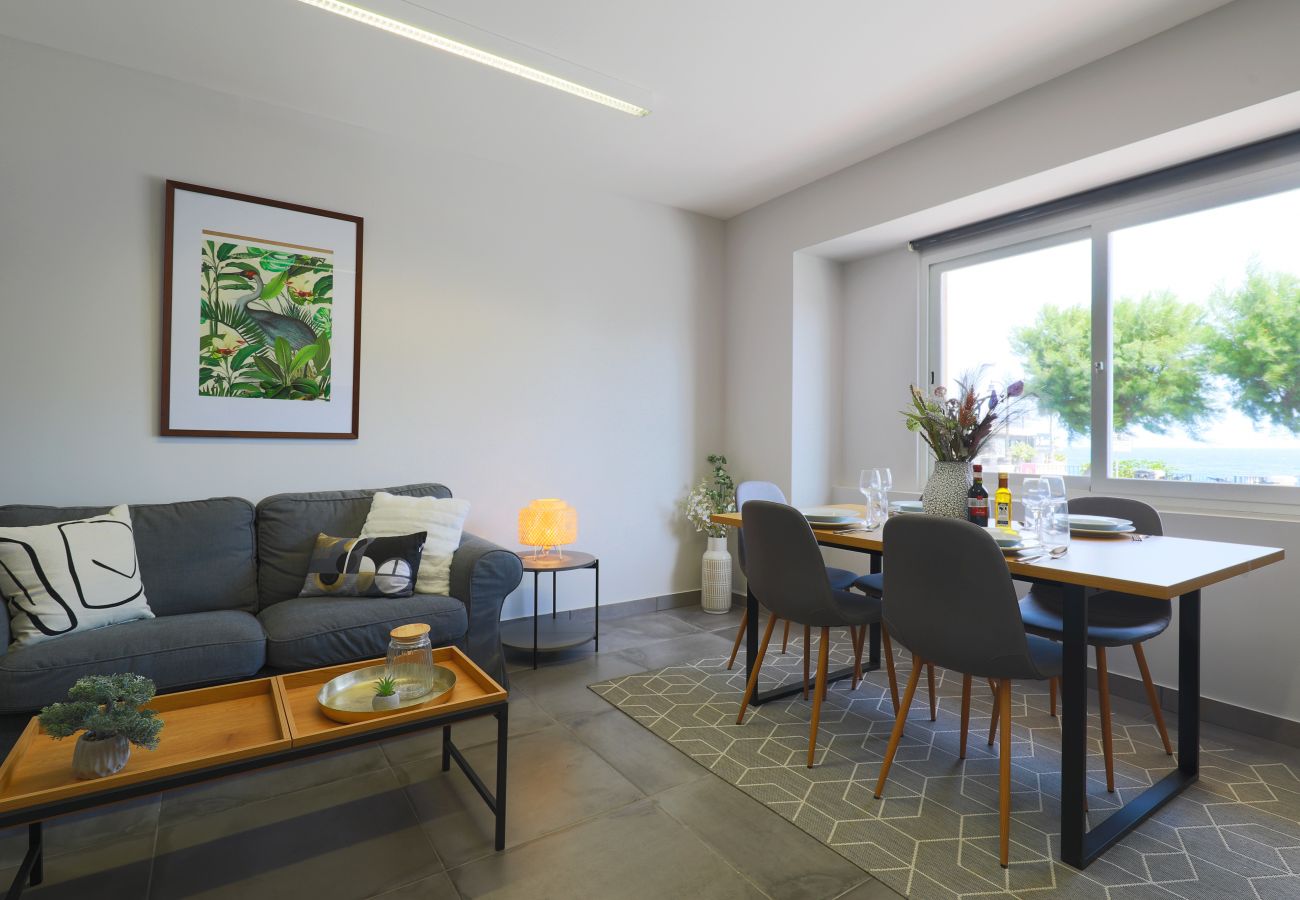 Apartamento en Sliema - Modern seafront 3bedrooms with spacious yard JLIN1-1
